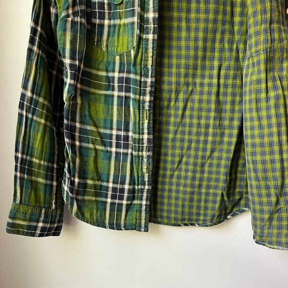 🏷️ 2/$20 H&M Green and Blue Plaid Button Down - Picture 6 of 10